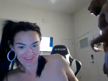 Chaturbate Live Sex Cam of houseofhavocbubbles