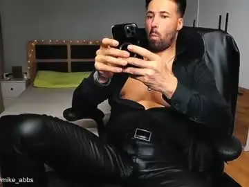 Chaturbate Live Sex Cam of mikestrip