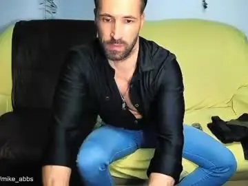 Chaturbate Live Sex Cam of mikestrip