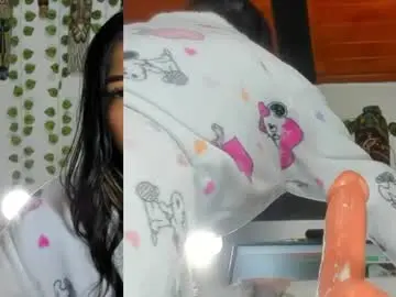 Chaturbate Live Sex Cam of bella_funny
