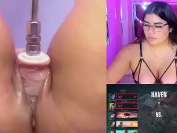 Chaturbate Live Sex Cam of honeyboo__
