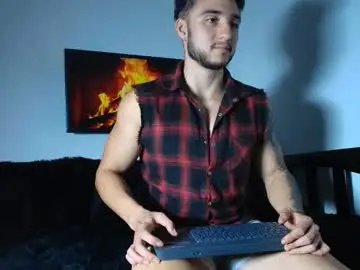 Chaturbate Live Sex Cam of latinboyvip_
