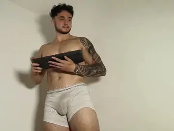 Chaturbate Live Sex Cam of latinboyvip_