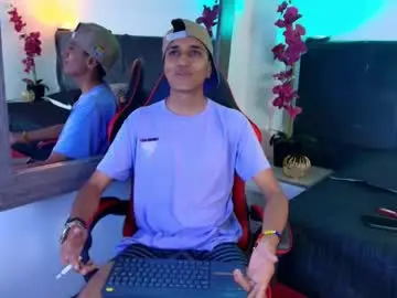 Chaturbate Live Sex Cam of alan_colthon