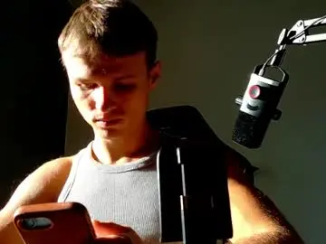 Chaturbate Live Sex Cam of dennisdillon