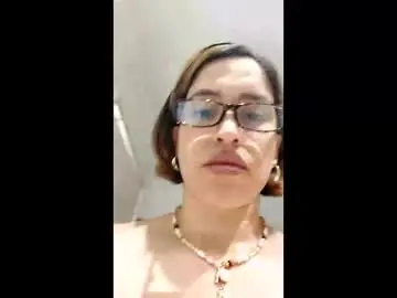 Chaturbate Free Porn Cam of submissivelatintight18