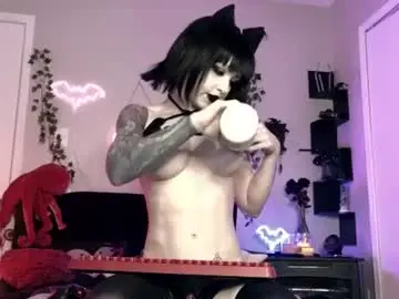 Chaturbate Live Sex Cam of ivey_strigoi