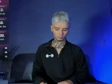 Chaturbate Live Sex Cam of ian_castillo_
