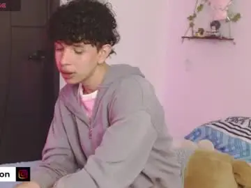 Chaturbate Live Sex Cam of cuddly_twinkie