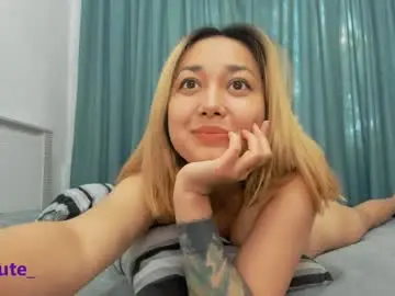 Chaturbate Best live sex cam show of elly_cute_