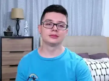 Chaturbate Live Sex Cam of kevinhunts