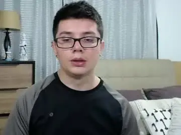 Chaturbate Live Sex Cam of kevinhunts