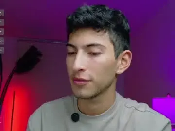 Chaturbate Live Sex Cam of ethan_skiny_