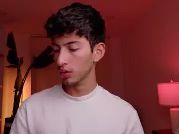 Chaturbate Live Sex Cam of ethan_skiny_