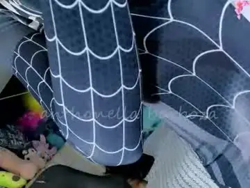 Chaturbate Live Sex Cam of kilye_nellaa