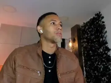 Chaturbate Live Sex Cam of bento_fox