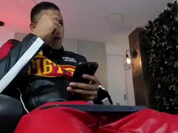 Chaturbate Live Sex Cam of bento_fox