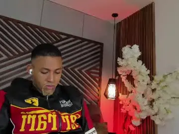 Chaturbate Live Sex Cam of bento_fox