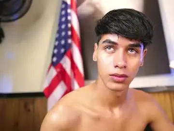 Chaturbate Live Sex Cam of andrewortix