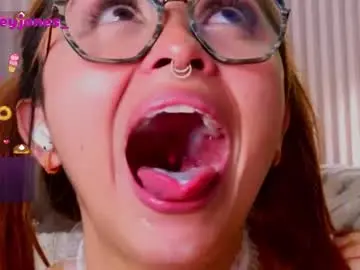 Chaturbate Free Porn Cam of milleyjones_