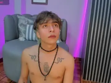 Chaturbate Live Sex Cam of black1_moon