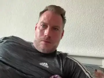 Chaturbate Live Sex Cam of chris2024x