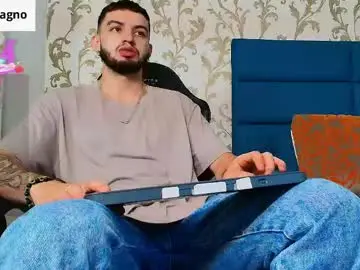Chaturbate Best live sex cam show of michael_magno