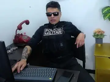 Chaturbate Live Sex Cam of aquilestaylor