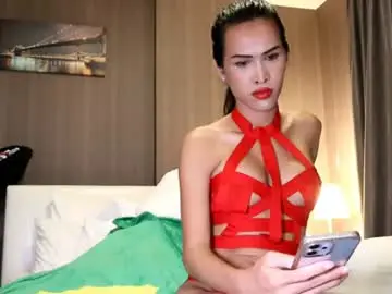 Chaturbate Live Sex Cam of bee_thai