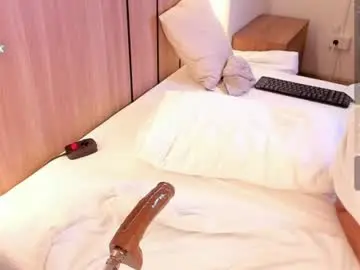 Chaturbate Live Sex Cam of cloe_25