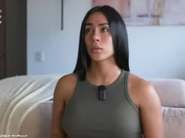 Chaturbate Live Sex Cam of leyla_steel