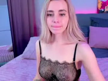 Chaturbate Live Sex Cam of rossy_x_