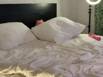 Chaturbate Live Sex Cam of elli_harmon