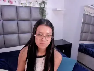 Chaturbate Watch Live Sex Cams of emmily_evans_