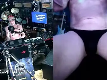 Chaturbate Free Porn Cam of kiveuxmakeu