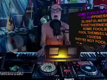 Chaturbate Live Sex Cam of kiveuxmakeu