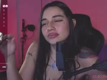 Chaturbate Live Sex Cam of val_bardot1