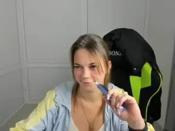 Chaturbate Free Porn Cam of midnightmira
