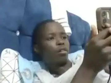 Chaturbate Free Porn Cam of pretty_petite_ebony