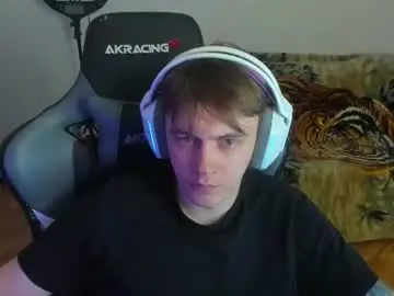 Chaturbate Live Sex Cam of aron_neall