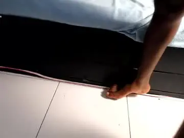 Chaturbate Live Sex Cam of ebony_n_blonde