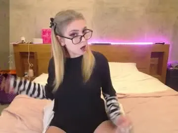 Chaturbate Watch Live Sex Cams of shysweetrish