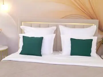 Chaturbate Free Live Porn of milaleoneli