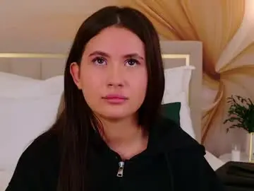 Chaturbate Live Sex Cam of milaleoneli