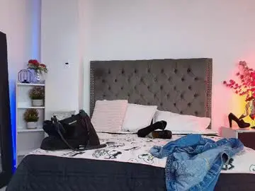 Chaturbate Live Sex Cam of miia_paris