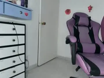 Chaturbate Live Sex Cam of roxy_lu_07