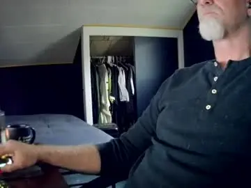 Chaturbate Live Sex Cam of mac8181