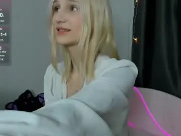 Chaturbate Live Sex Cam of lulatiny