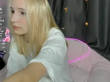 Chaturbate Live Sex Cam of lulatiny