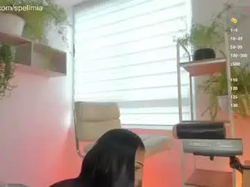 Chaturbate Live Sex Cam of miaspell